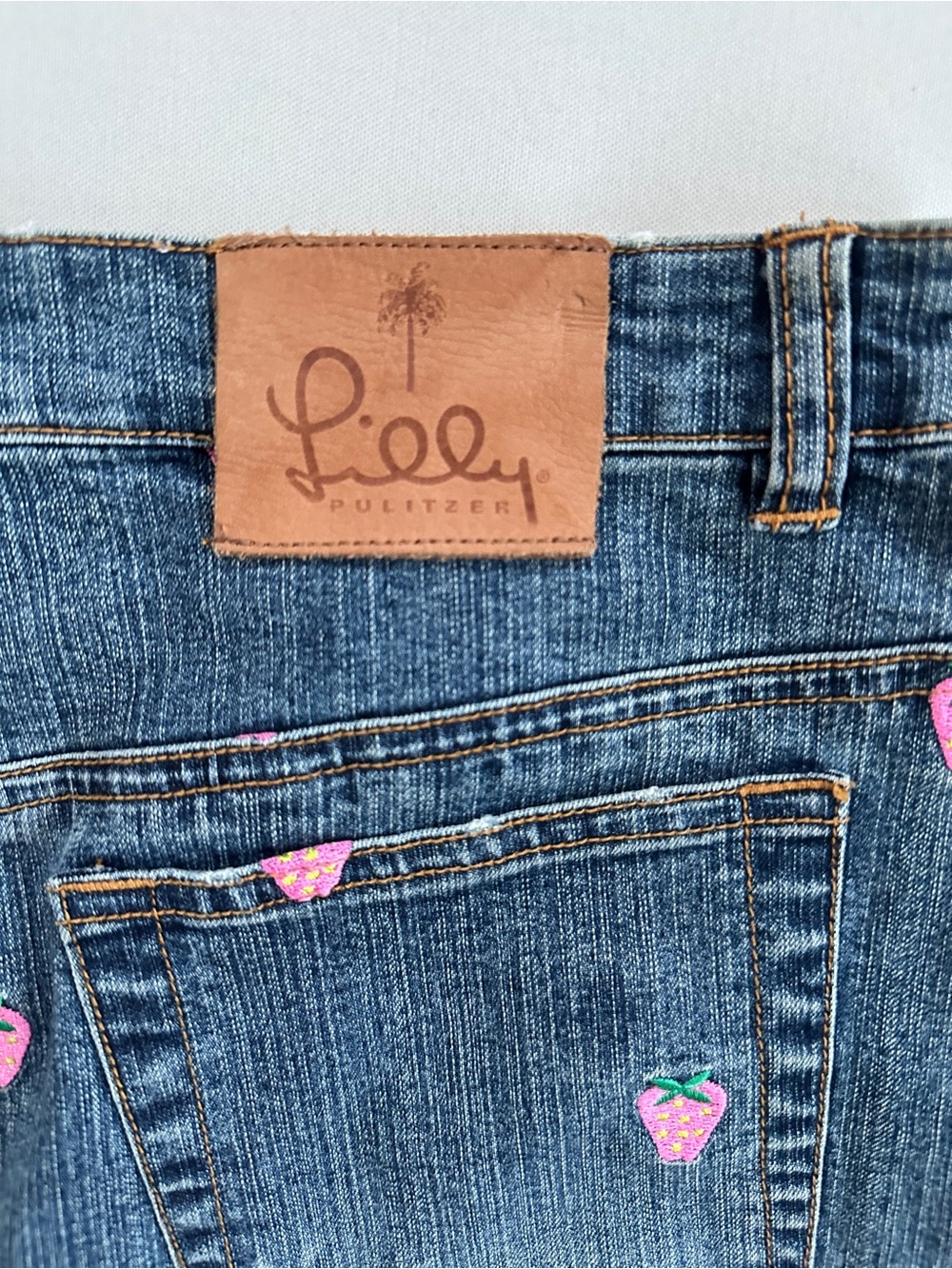 VINTAGE LILY PULITZER WHITE LABEL DENIM MINISKIRT STRAWBERRY EMBROIDERY RARE Sz6 - Picture 3 of 6